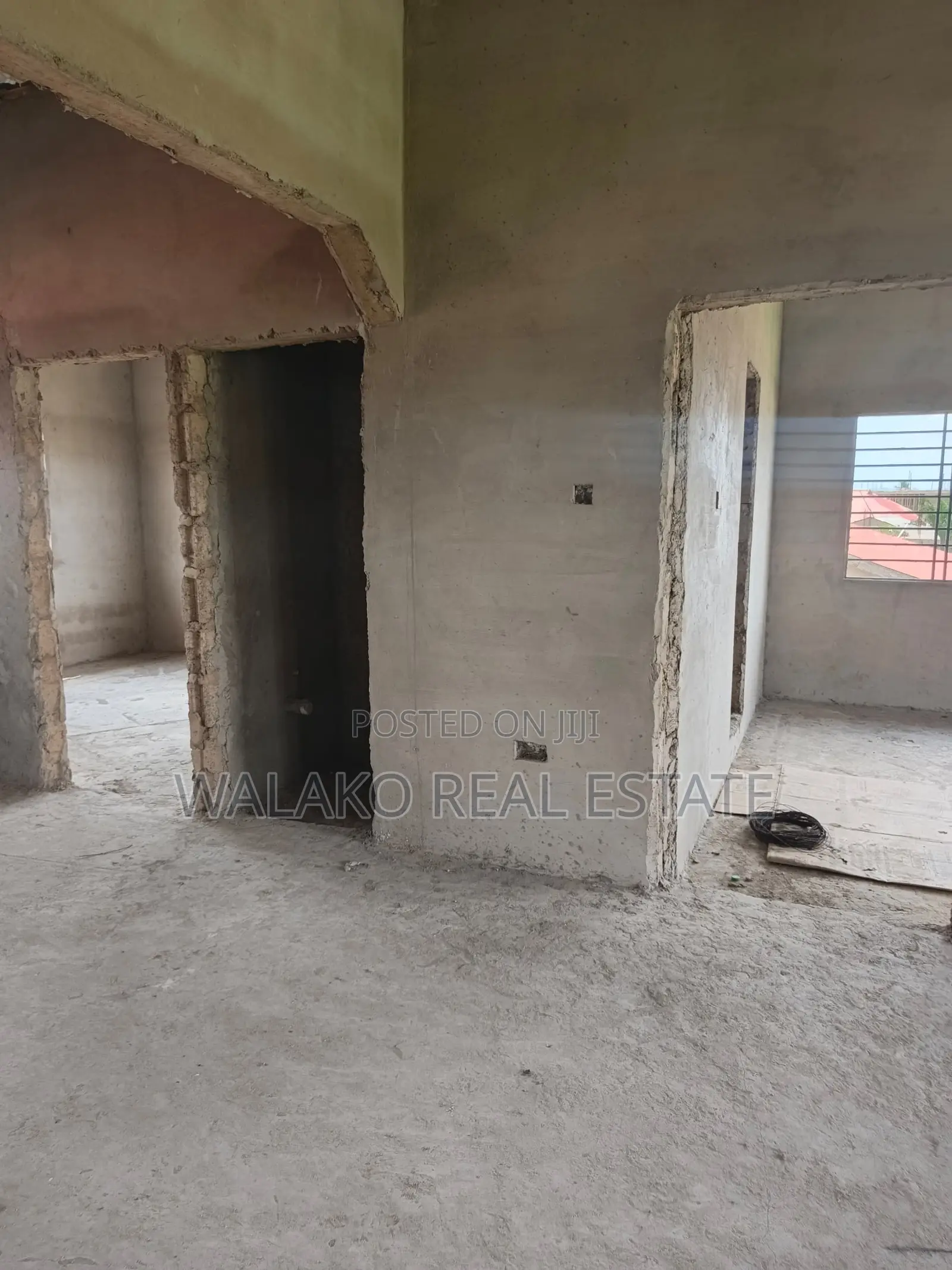 8bdrm Apartment in Ablekuma for sale