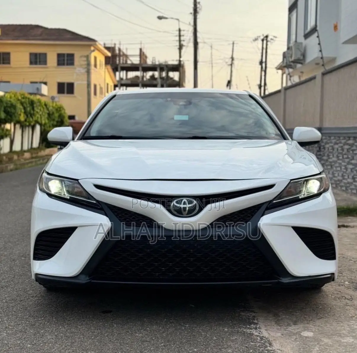 Toyota Camry SE FWD (2.5L 4cyl 8AM) 2018 White
