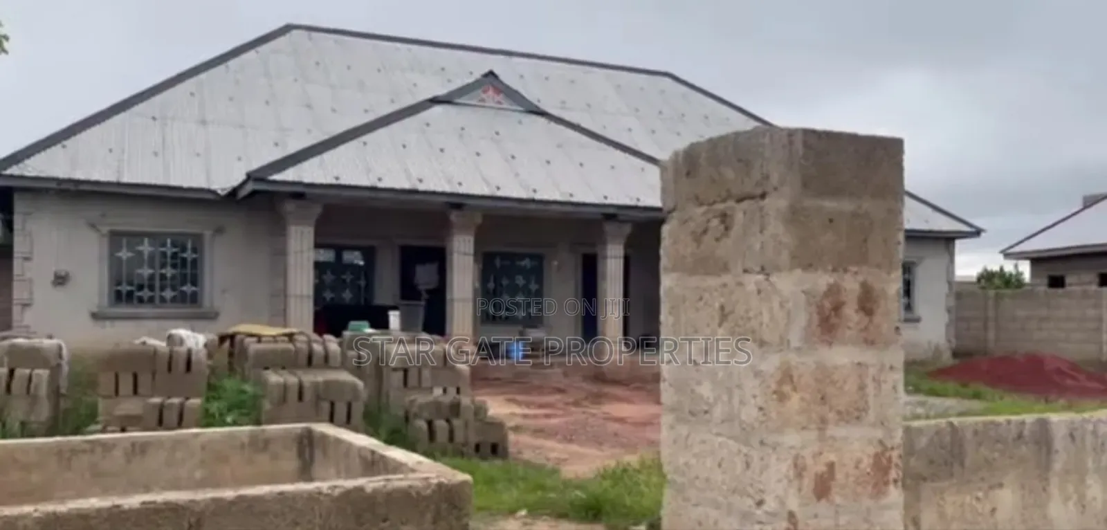 6bdrm House in Asante Mampong Daaho for sale