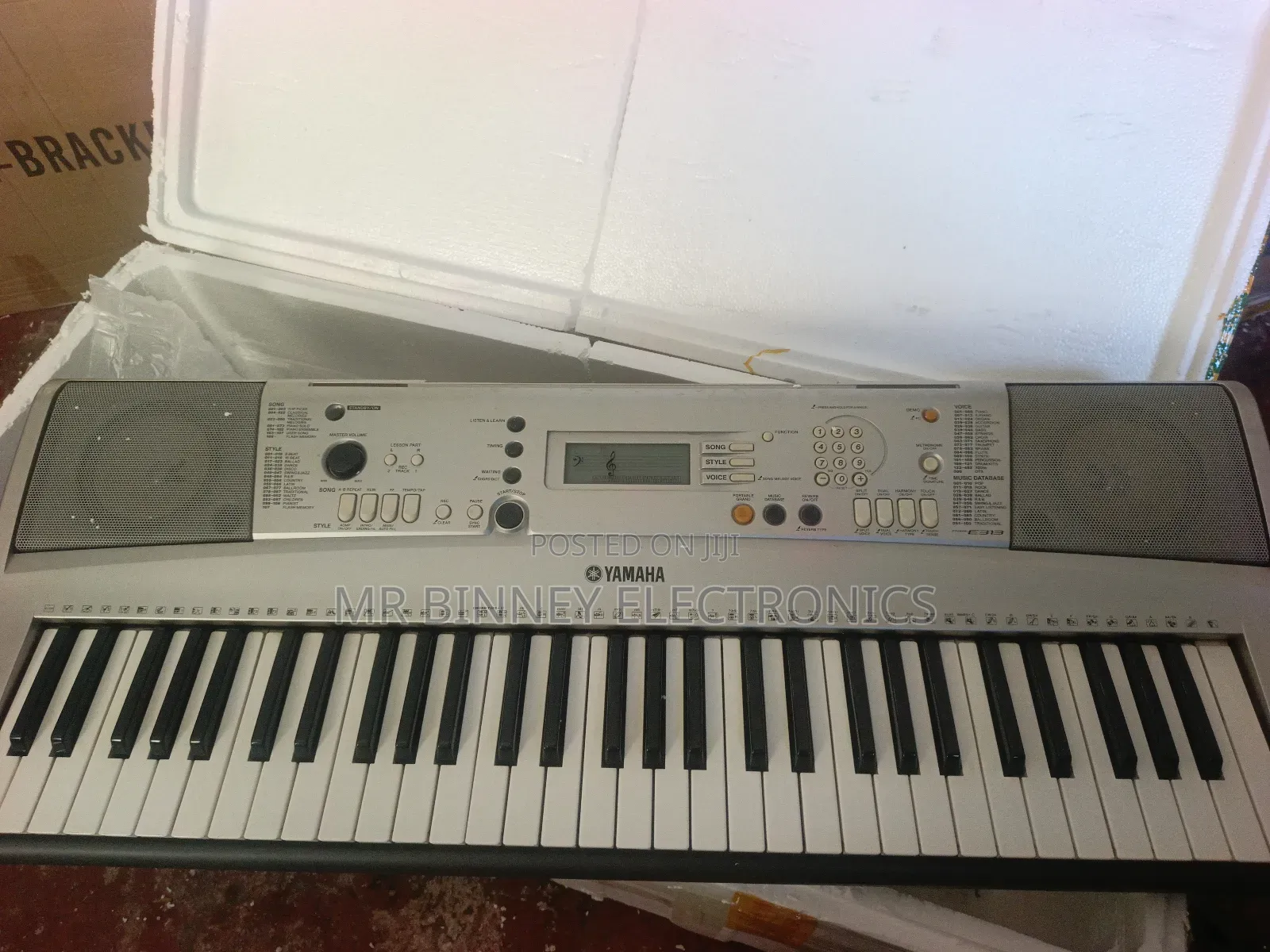 Yamaha PSR E313