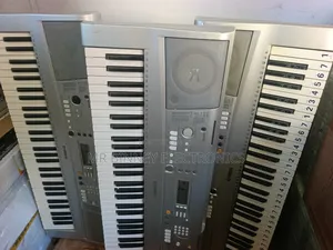 Yamaha PSR E313