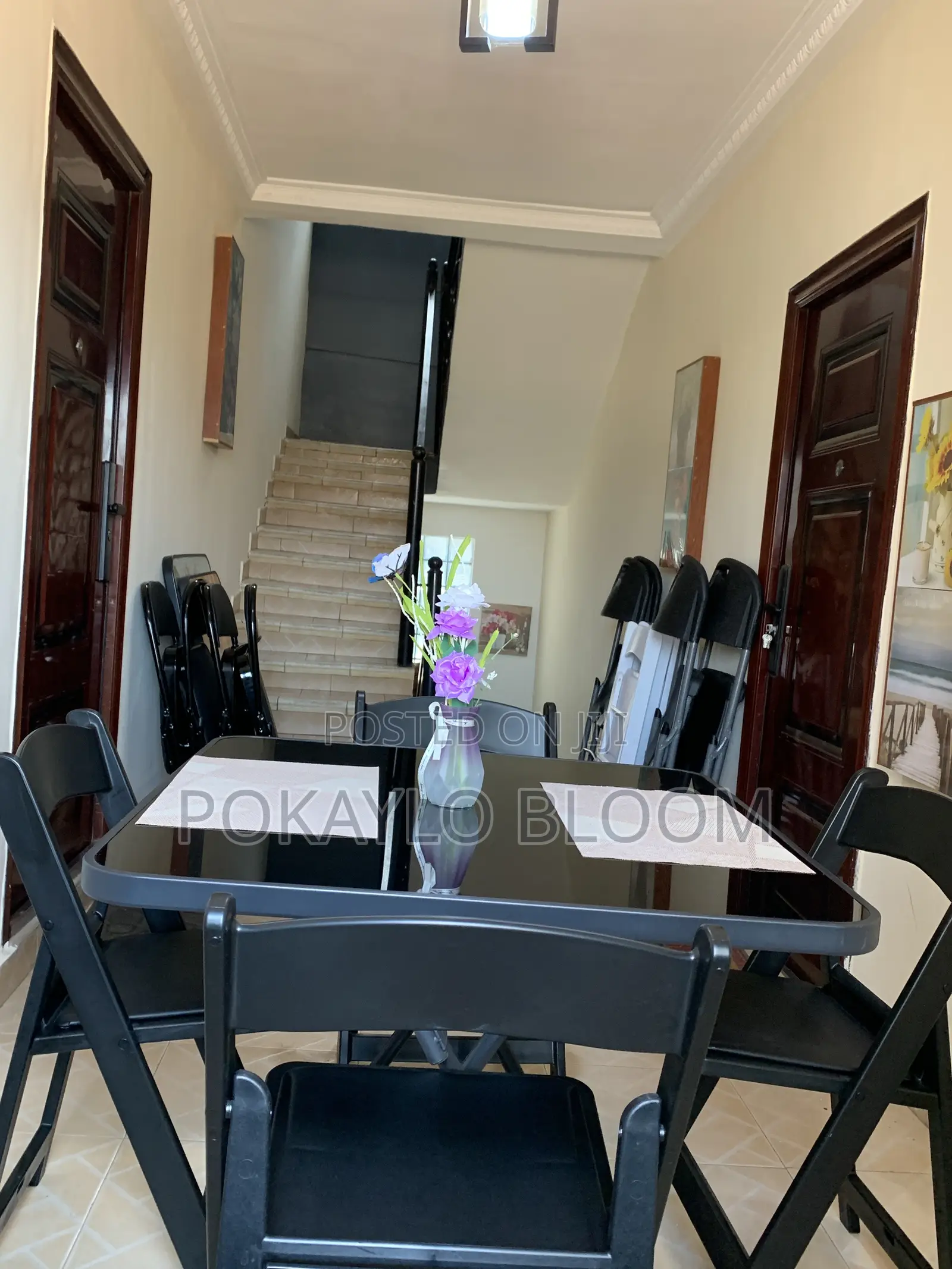 90x90cm Table Set With a Sleek Black Glass Tabletop Folding Chairs