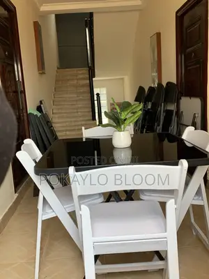 90x90cm Table Set With a Sleek Black Glass Tabletop Folding Chairs