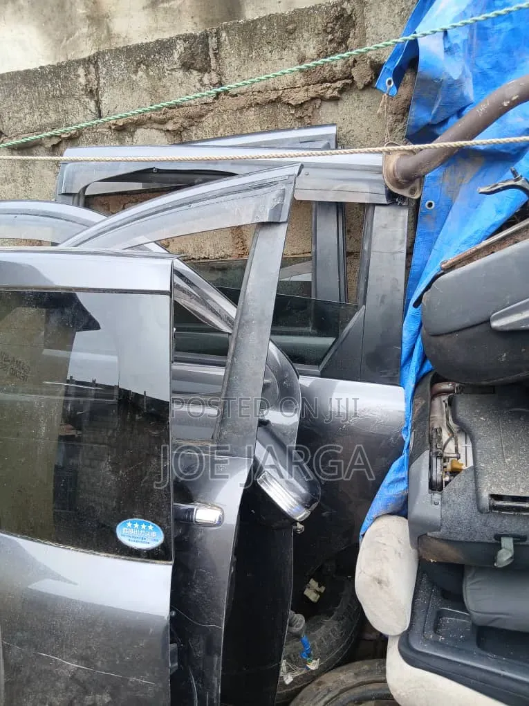 Toyota Sienta Door