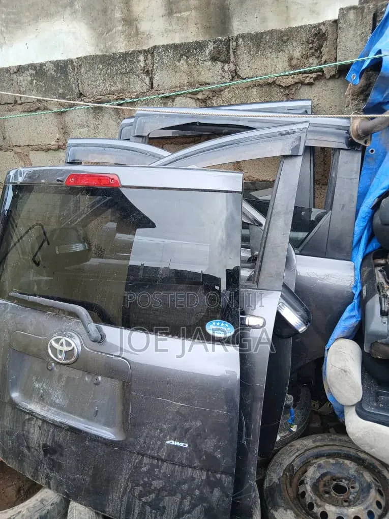 Toyota Sienta Door