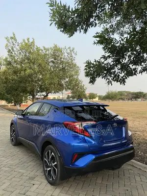 Toyota C-HR XLE Prermium FWD (2.0L 4cyl 2AM) 2018 Blue
