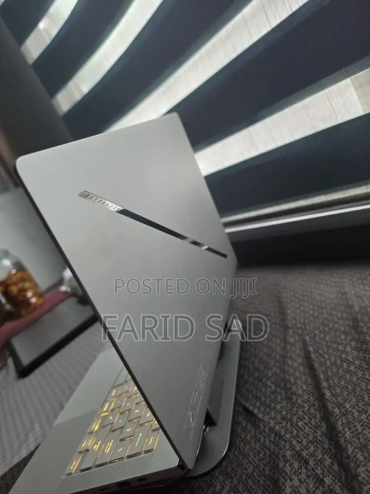 Laptop Asus ROG Zephyrus G14 16GB AMD Ryzen 9 SSD 1T