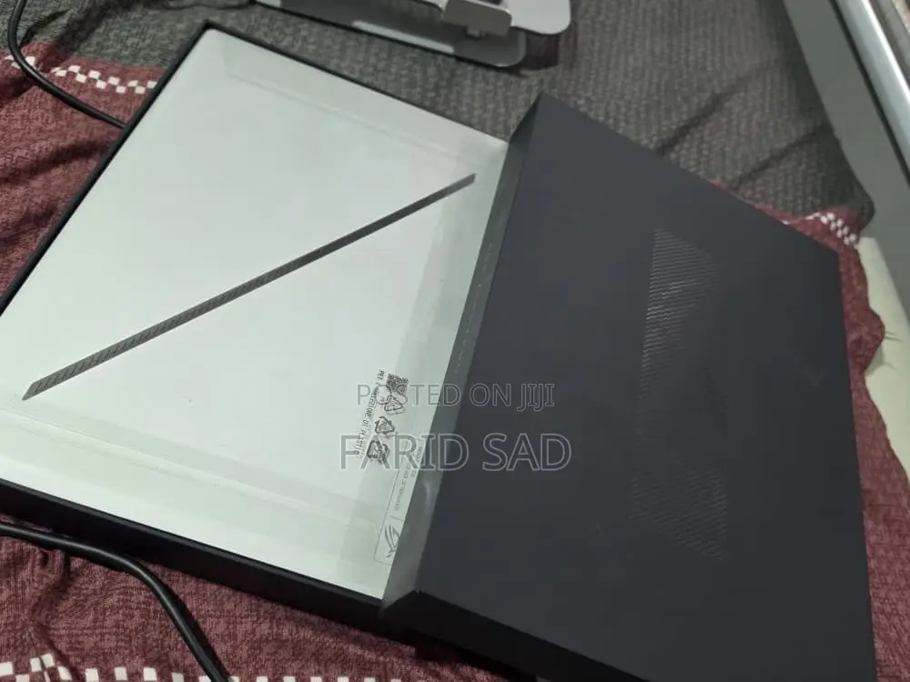 Laptop Asus ROG Zephyrus G14 16GB AMD Ryzen 9 SSD 1T