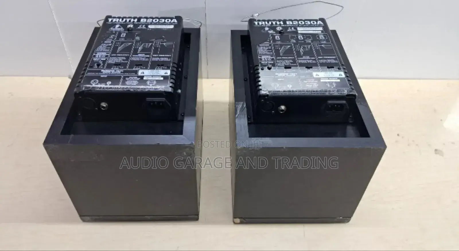Behringer Truth B2030a