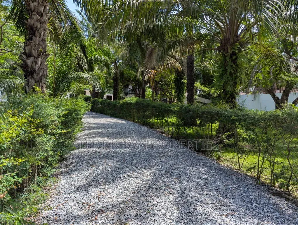 8bdrm Mansion in Cantonment, US Embassy Area for rent