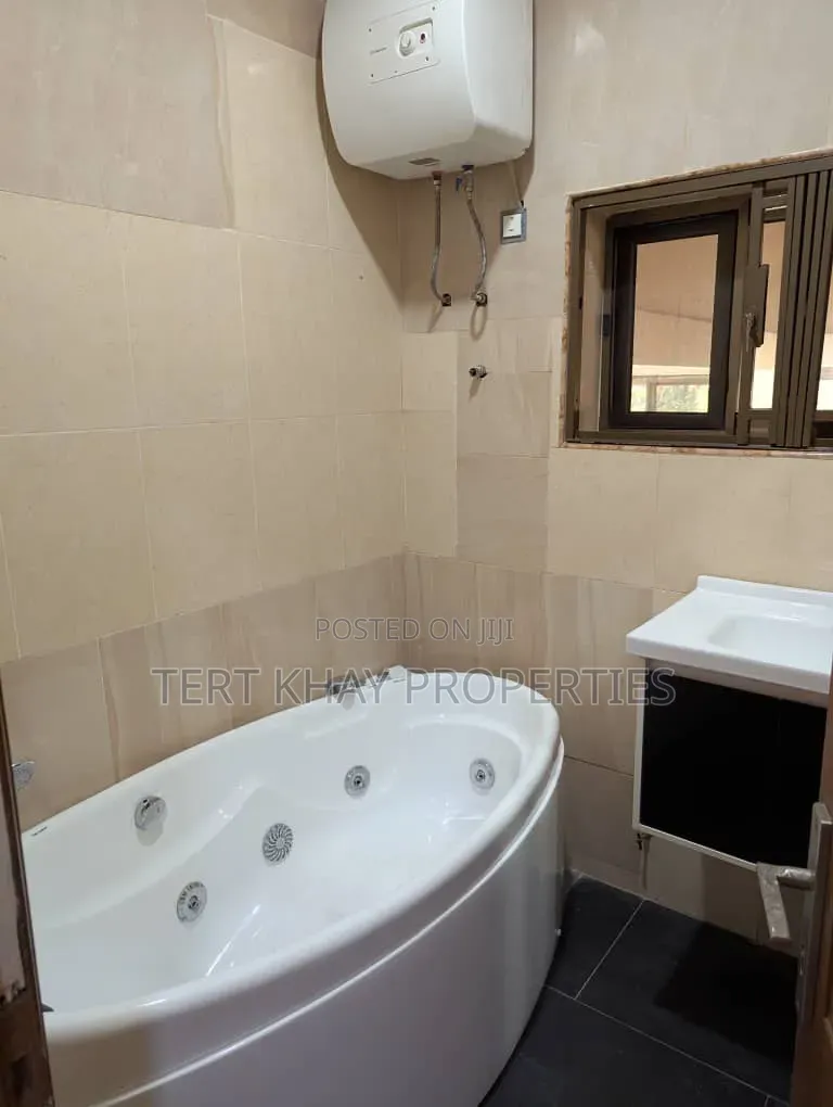 8bdrm Mansion in Cantonment, US Embassy Area for rent