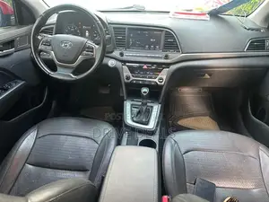 Hyundai Elantra Limited Sedan FWD (2.0L 4cyl 6A) 2017 Red