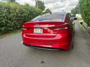 Hyundai Elantra Limited Sedan FWD (2.0L 4cyl 6A) 2017 Red