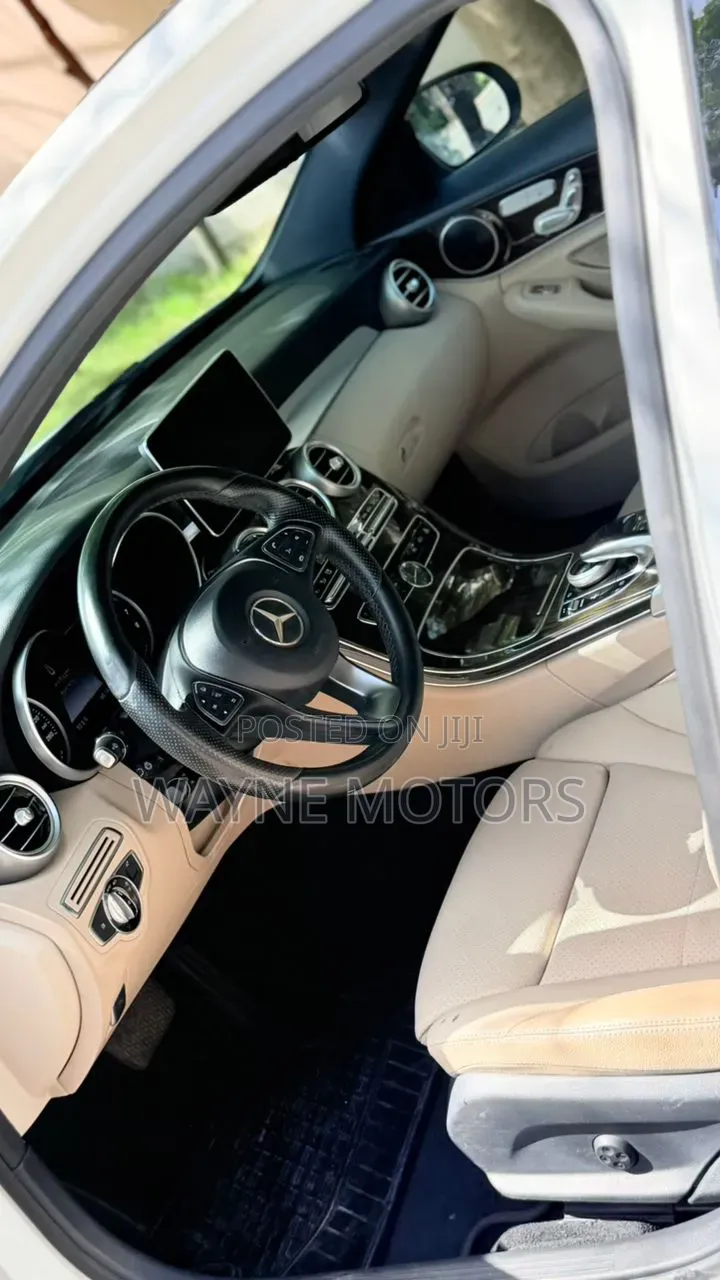 Mercedes-Benz C300 Sport 4Matic Sedan AWD (2.0L 4cyll 7A) 2016 White