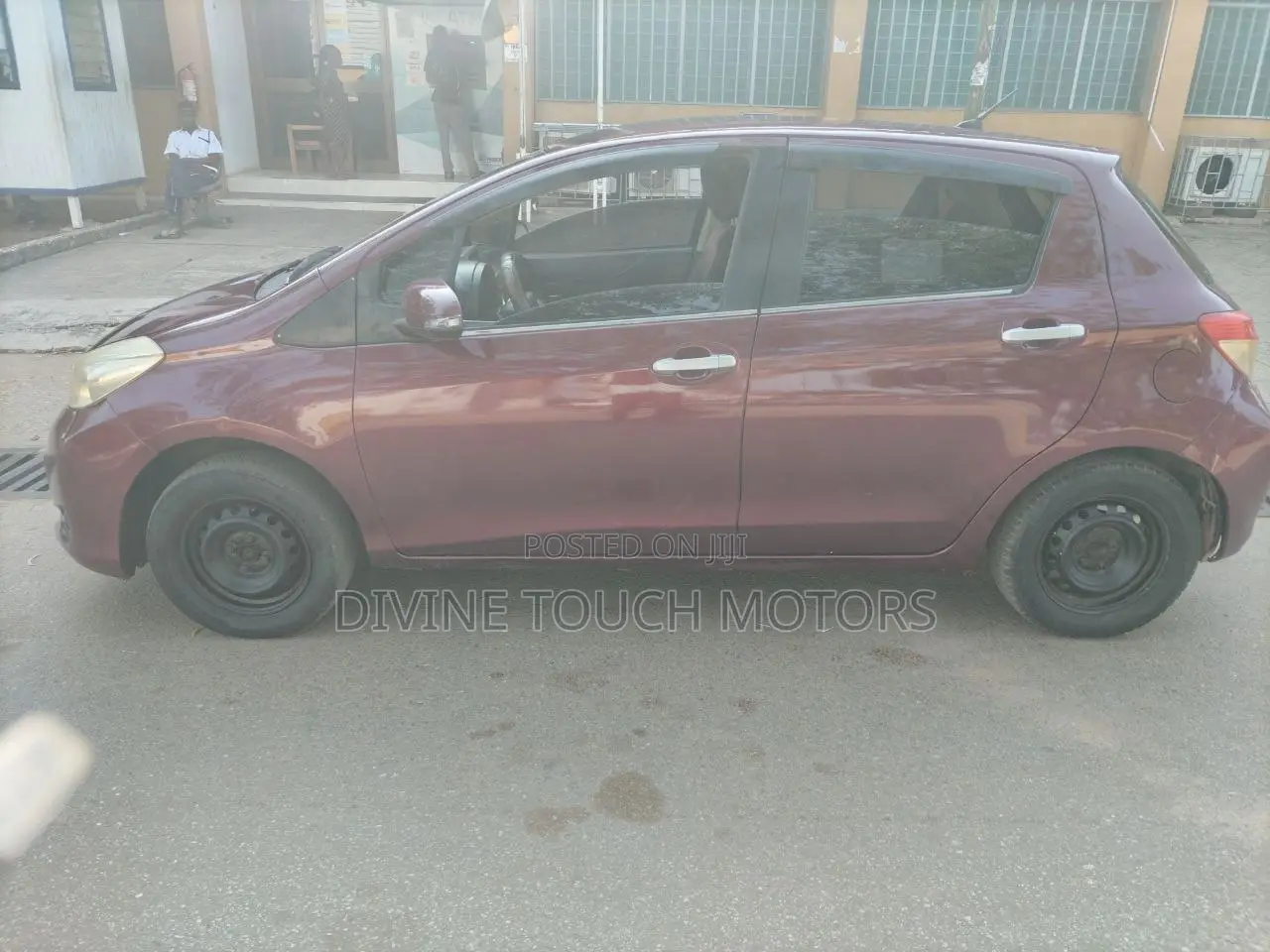 Toyota Vitz 1.0 FWD 5dr 2013 Burgundy