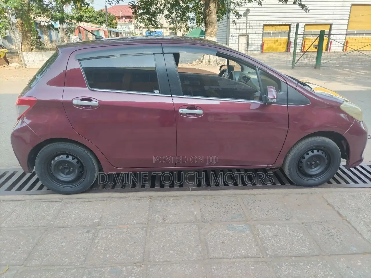 Toyota Vitz 1.0 FWD 5dr 2013 Burgundy