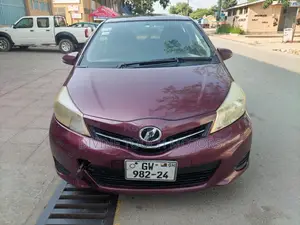 Toyota Vitz 1.0 FWD 5dr 2013 Burgundy