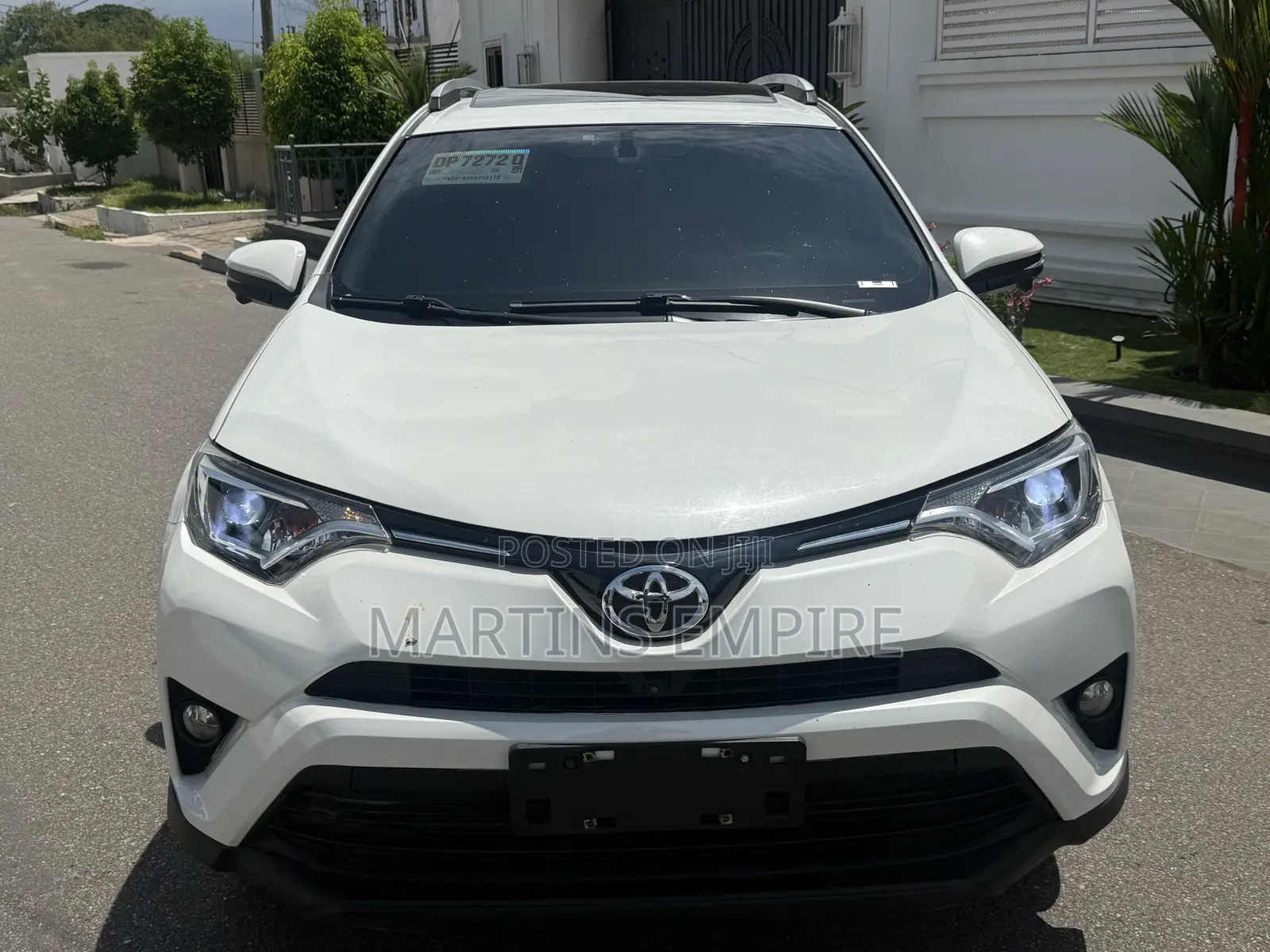 Toyota RAV4 XLE 4dr SUV (2.5L 4cyl 6A) 2018 White