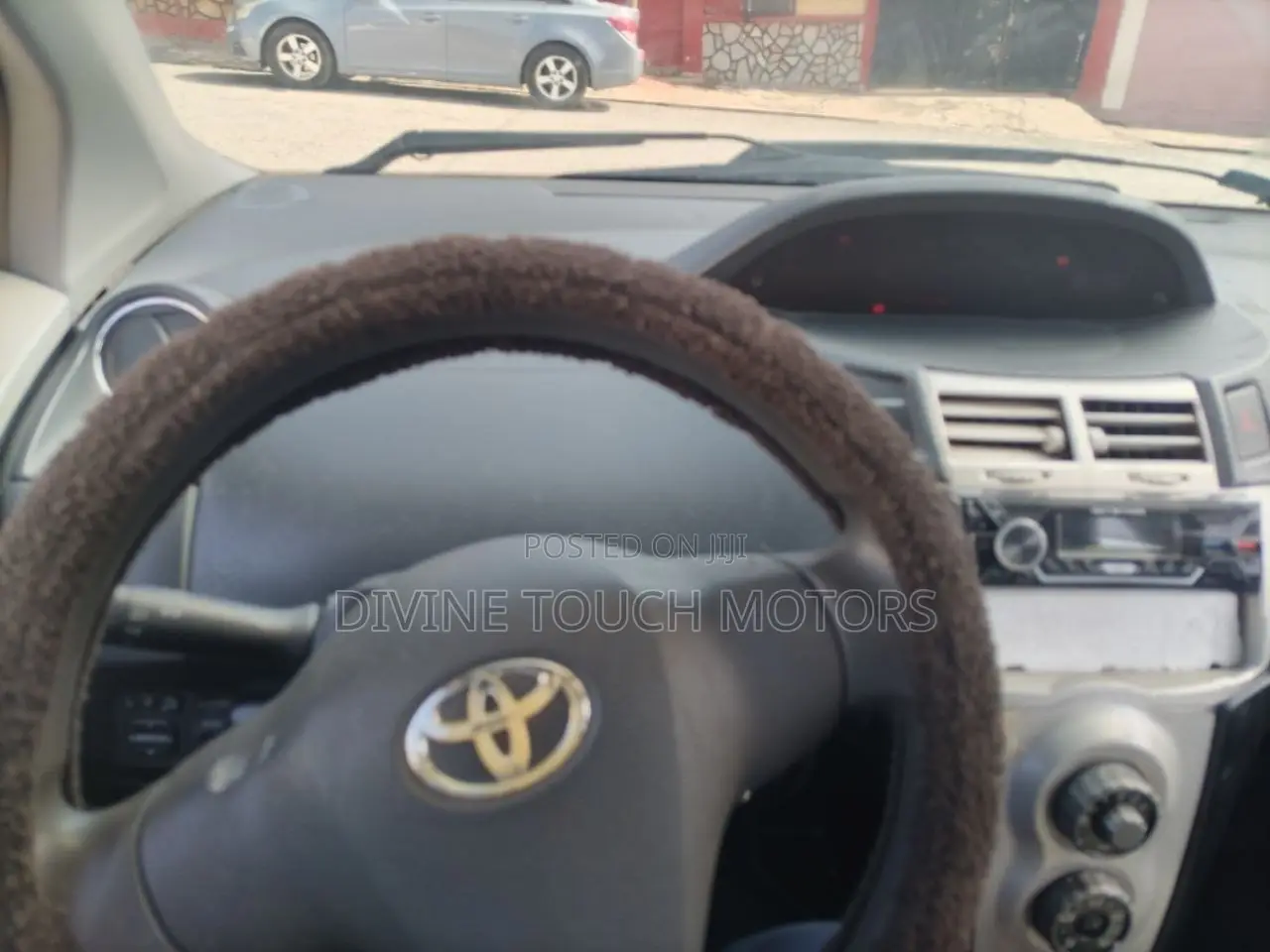 Toyota Vitz 1.0 FWD 5dr 2013 Black