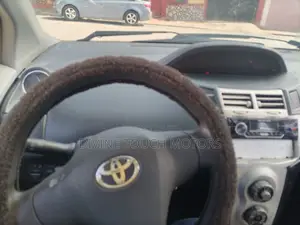 Toyota Vitz 1.0 FWD 5dr 2013 Black