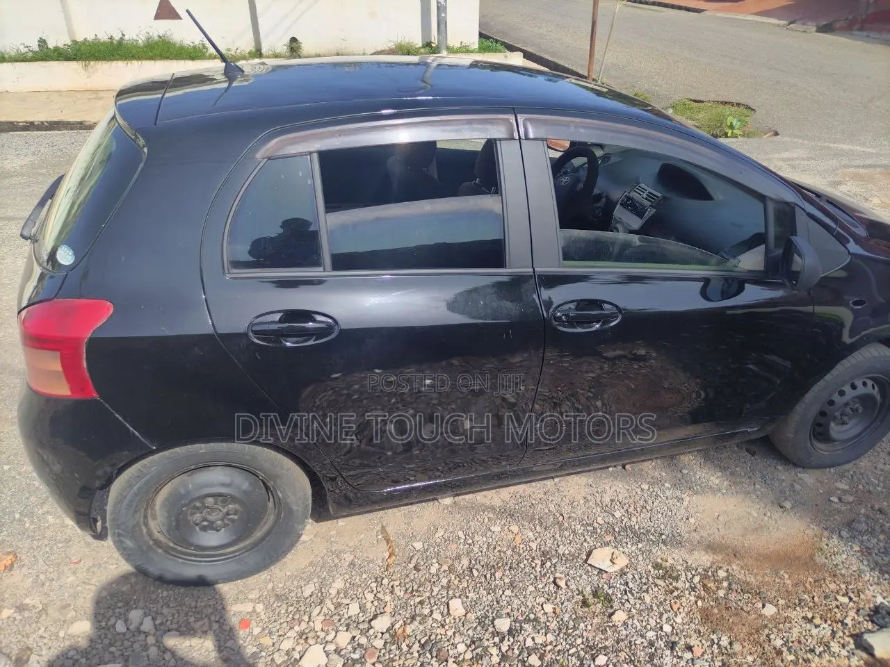 Toyota Vitz 1.0 FWD 5dr 2013 Black