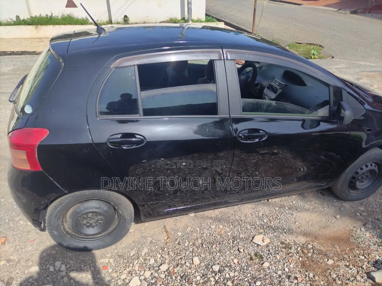 Toyota Vitz 1.0 FWD 5dr 2013 Black