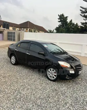 Toyota Yaris L Hatchback 3dr 2013 Black