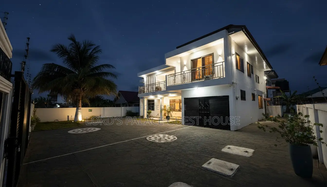 Beautiful Home With Spacious Rooms and Compound for Short Stay