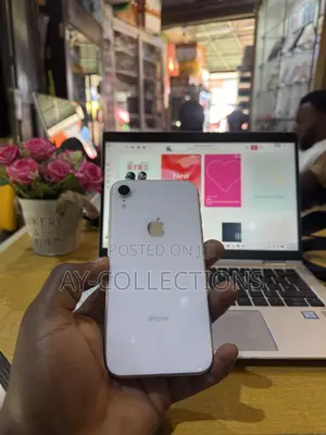 Apple iPhone XR 128 GB White