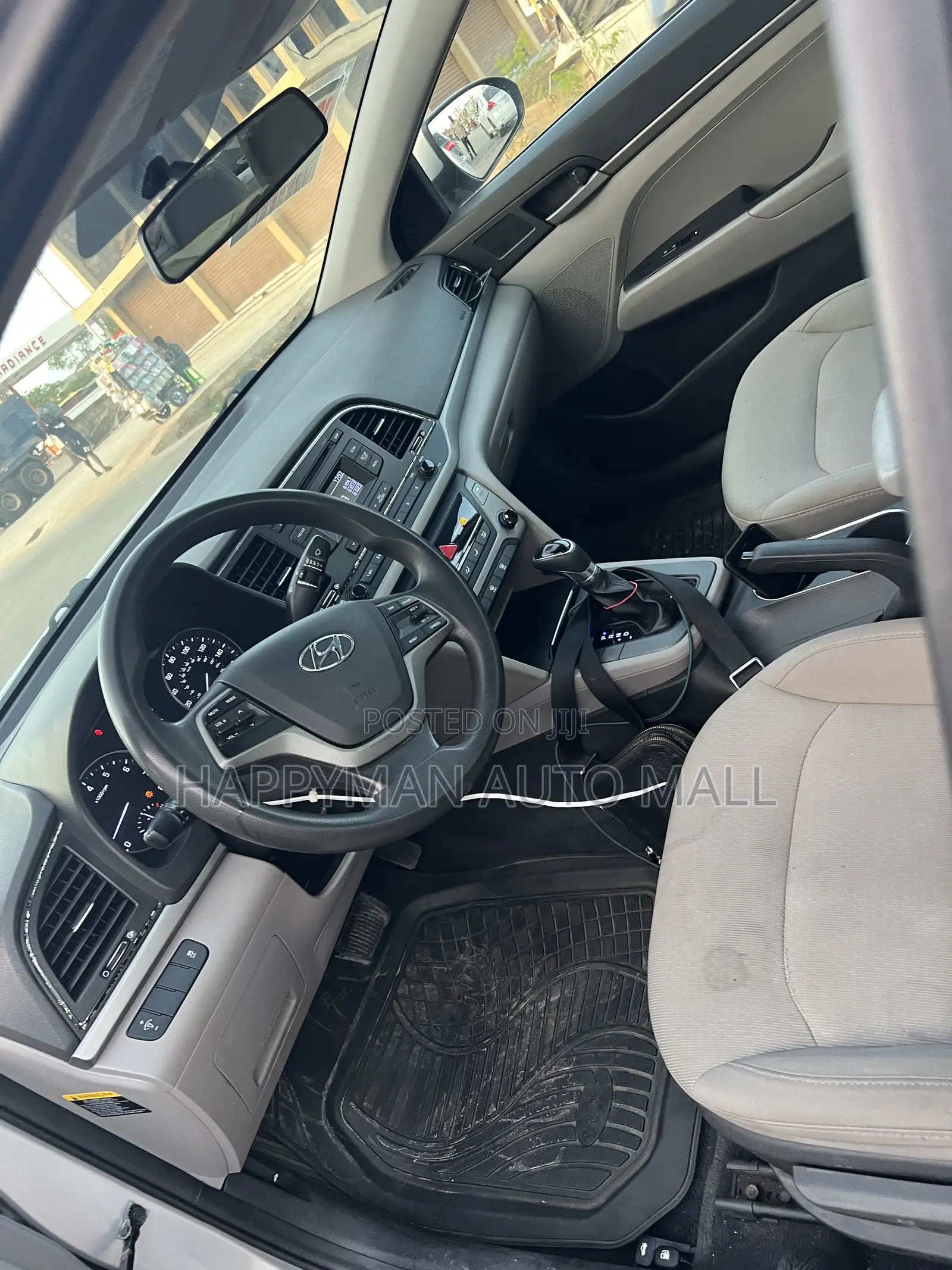 Hyundai Elantra SE Sedan FWD (2.0L 4cyl 6M) 2017 Gray