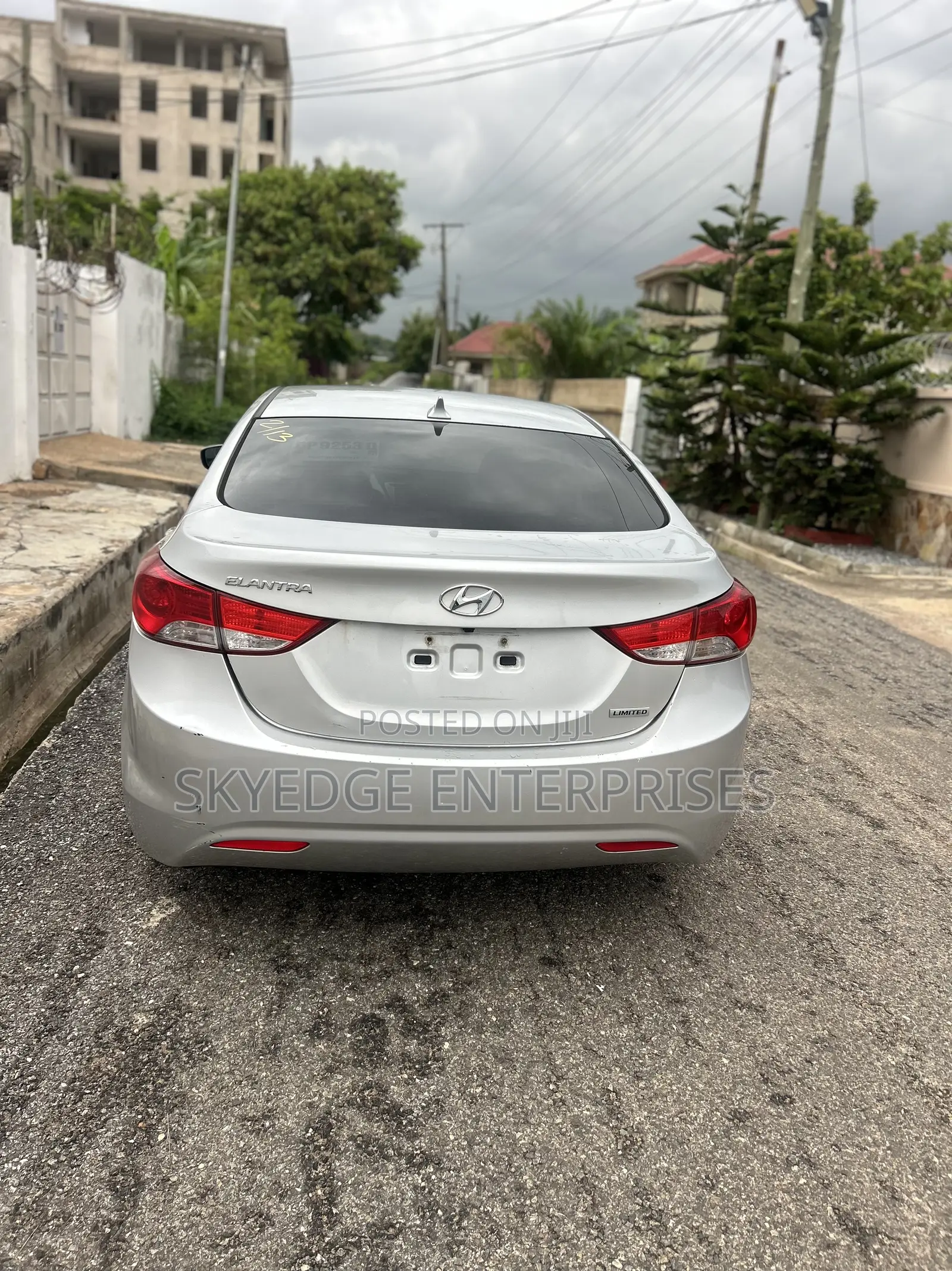 Hyundai Elantra Limited Sedan FWD (1.8L 4cyl 6A) 2013 Silver