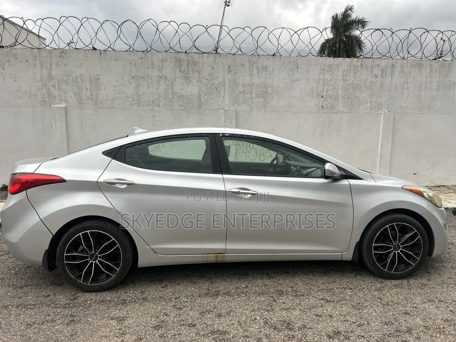 Hyundai Elantra Limited Sedan FWD (1.8L 4cyl 6A) 2013 Silver
