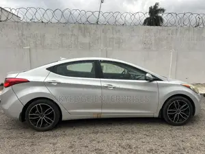 Hyundai Elantra Limited Sedan FWD (1.8L 4cyl 6A) 2013 Silver