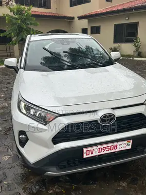 Toyota RAV4 XLE AWD 2023 White