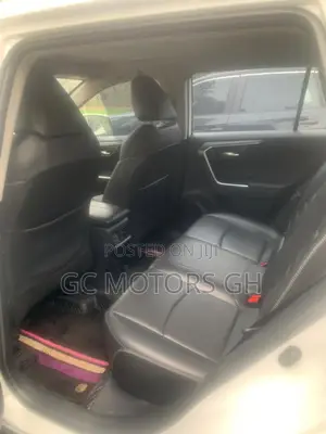 Toyota RAV4 XLE AWD 2023 White