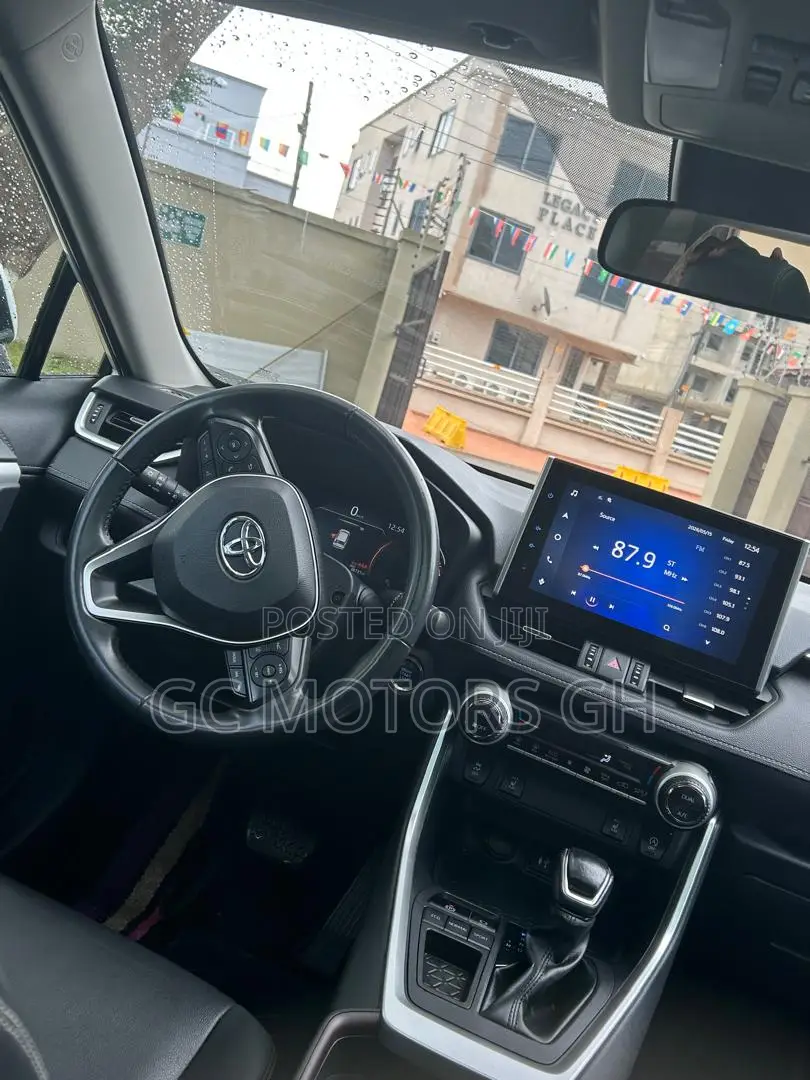 Toyota RAV4 XLE AWD 2023 White