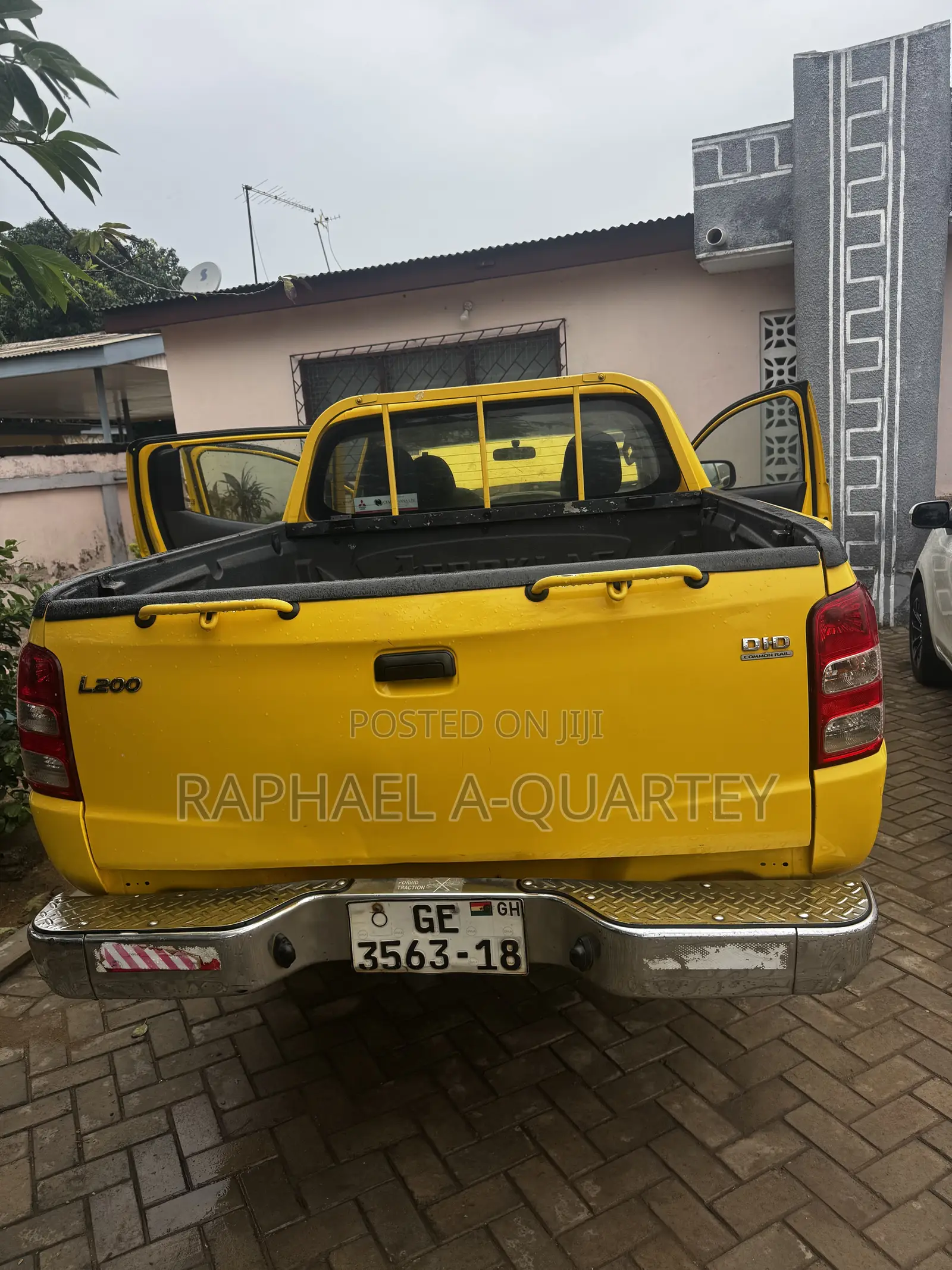 Mitsubishi L200 2018 Yellow