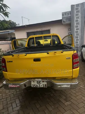 Mitsubishi L200 2018 Yellow