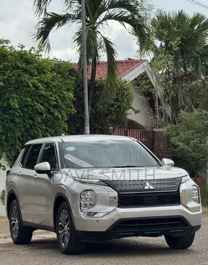 Mitsubishi Outlander ES 2022 Silver