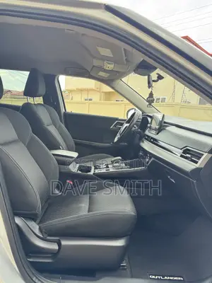 Mitsubishi Outlander ES 2022 Silver