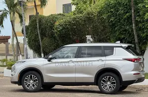 Mitsubishi Outlander ES 2022 Silver