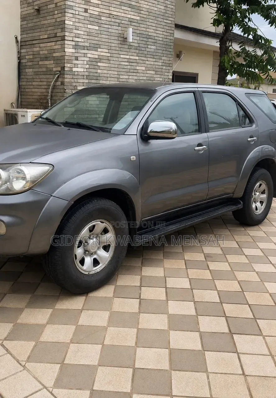 Toyota Fortuner 2.7 AWD 2010 Gray