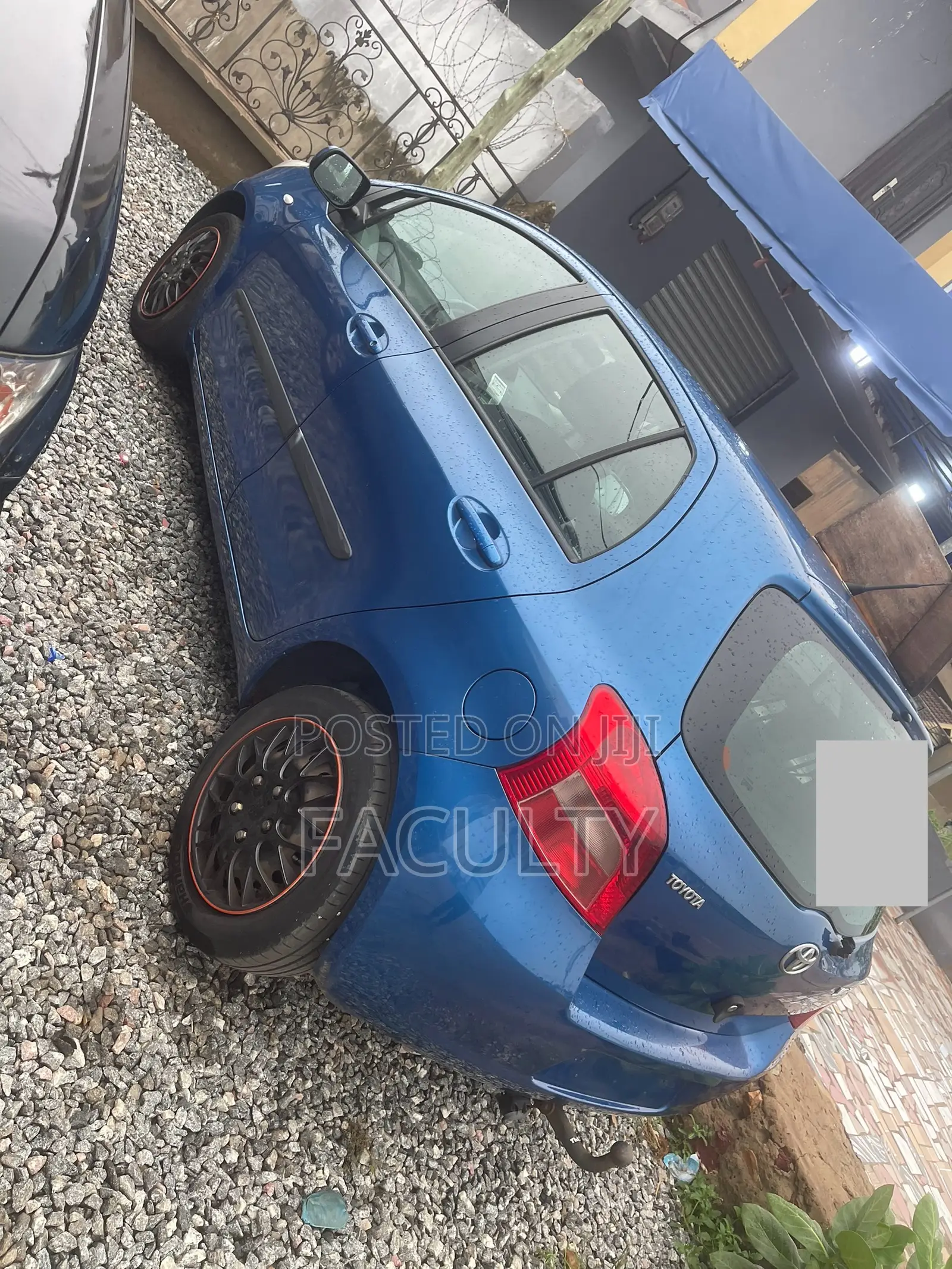 Toyota Yaris Base Hatchback 5dr 2010 Blue