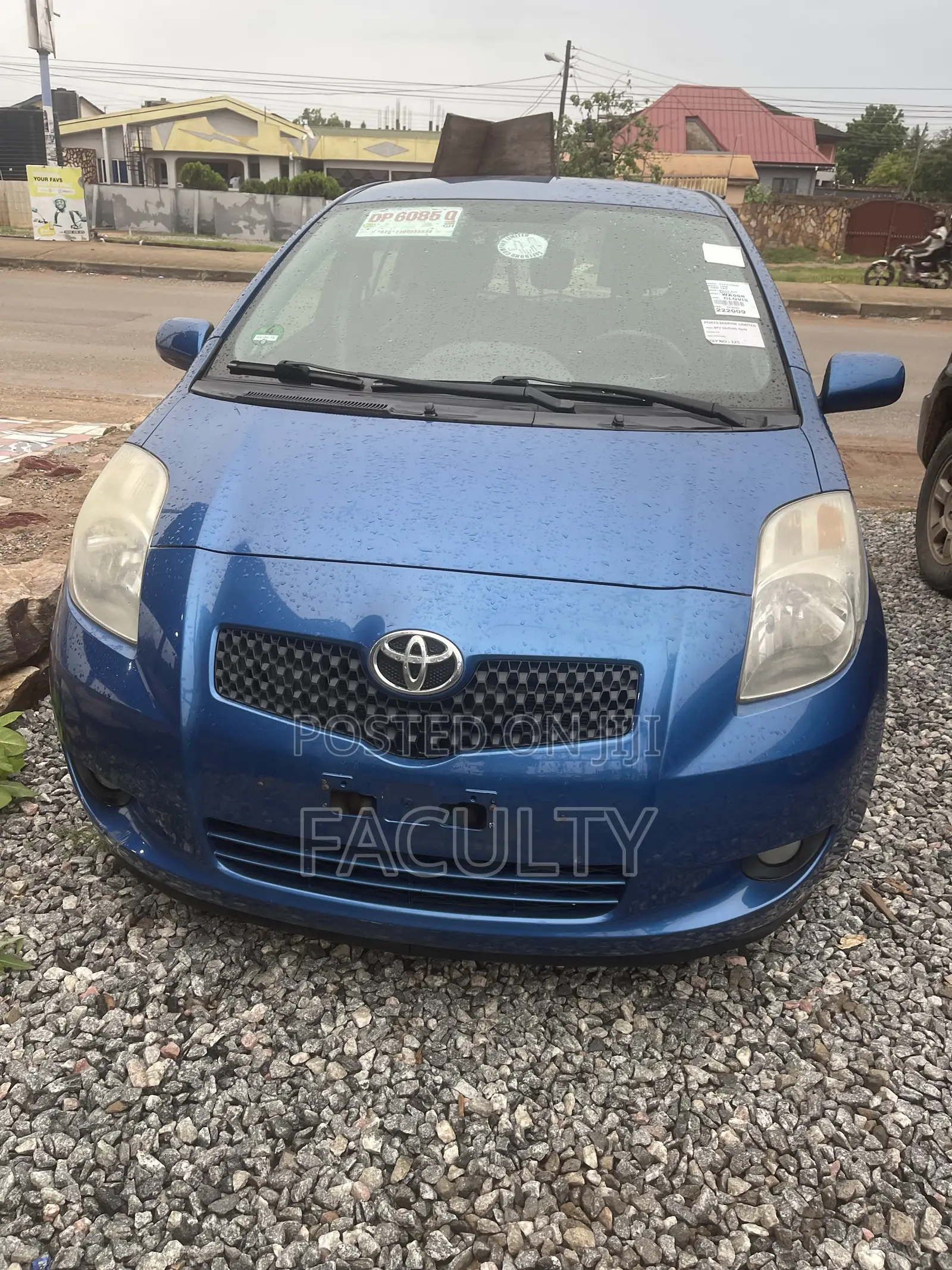 Toyota Yaris Base Hatchback 5dr 2010 Blue