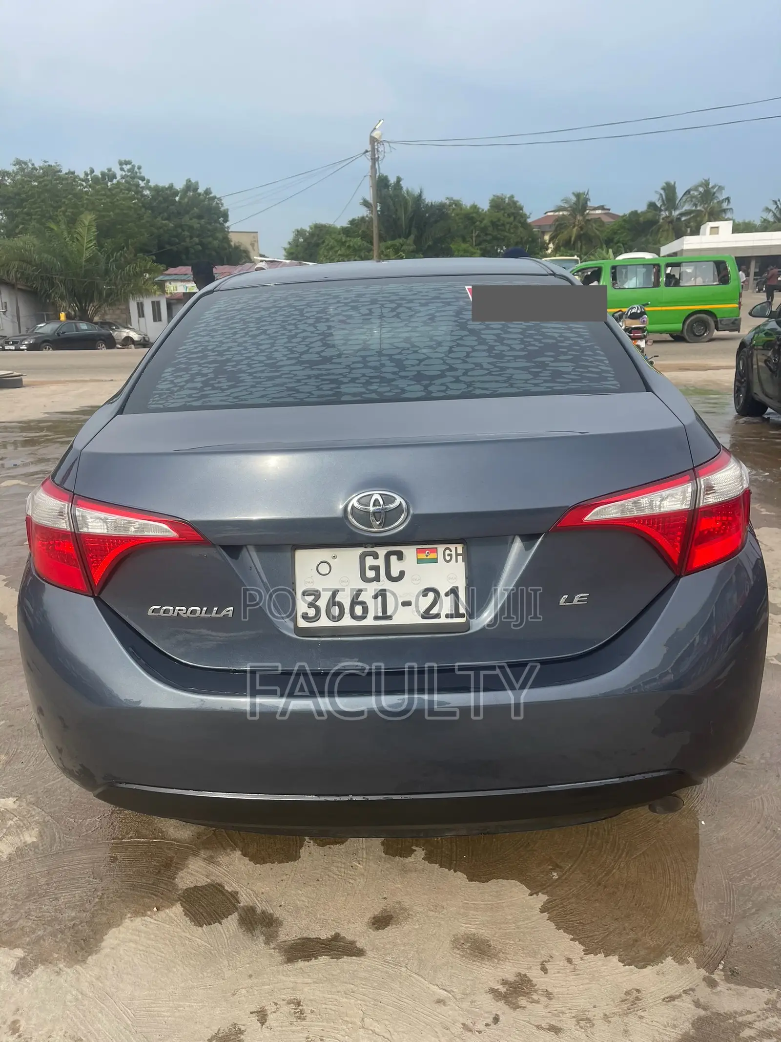 Toyota Corolla LE Premium 4dr Sedan (1.8L 4cyl CVT) 2015 Gray