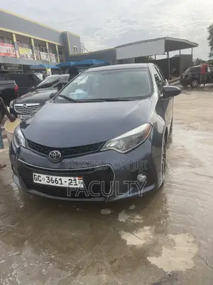Toyota Corolla LE Premium 4dr Sedan (1.8L 4cyl CVT) 2015 Gray