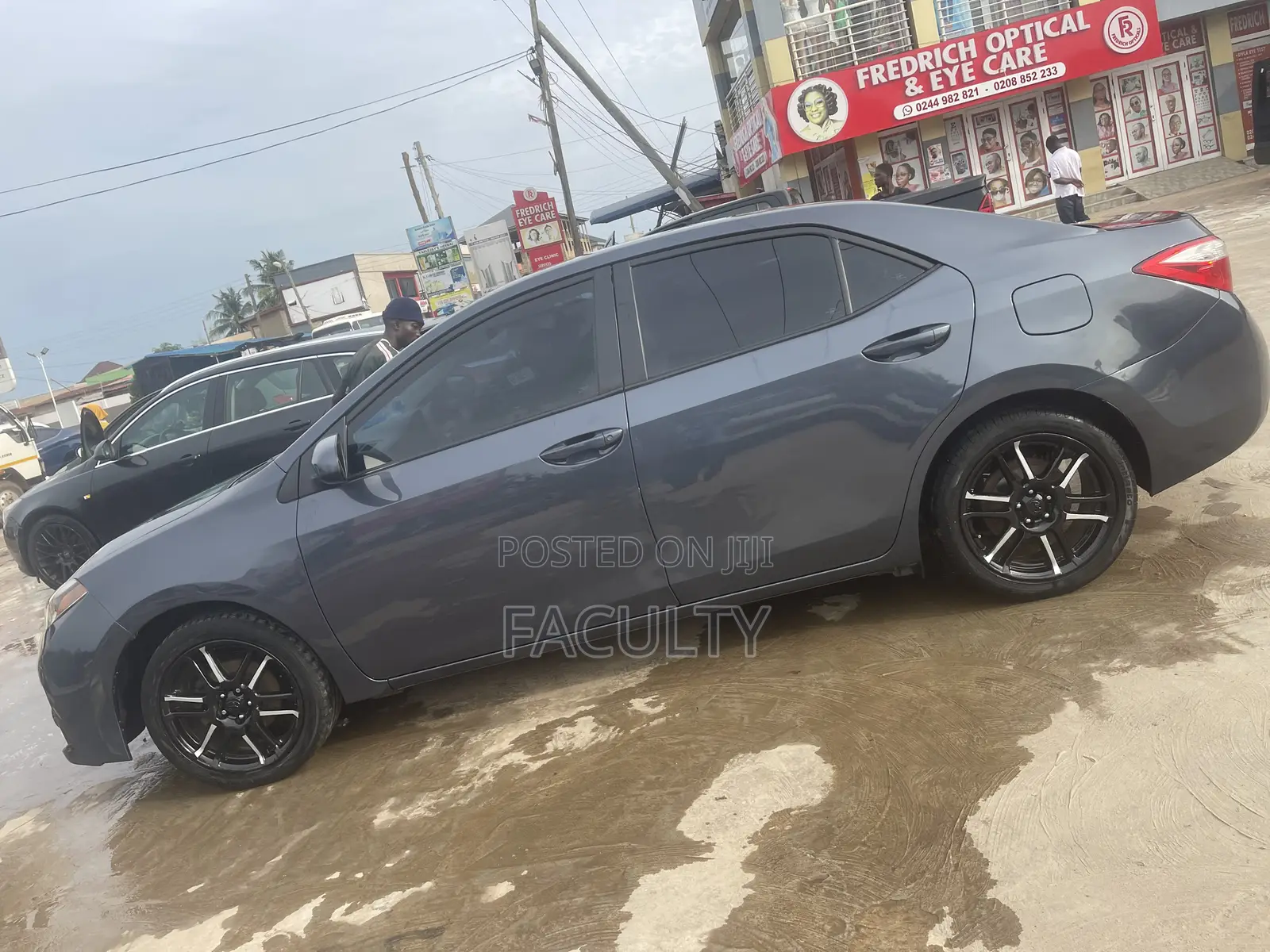 Toyota Corolla LE Premium 4dr Sedan (1.8L 4cyl CVT) 2015 Gray