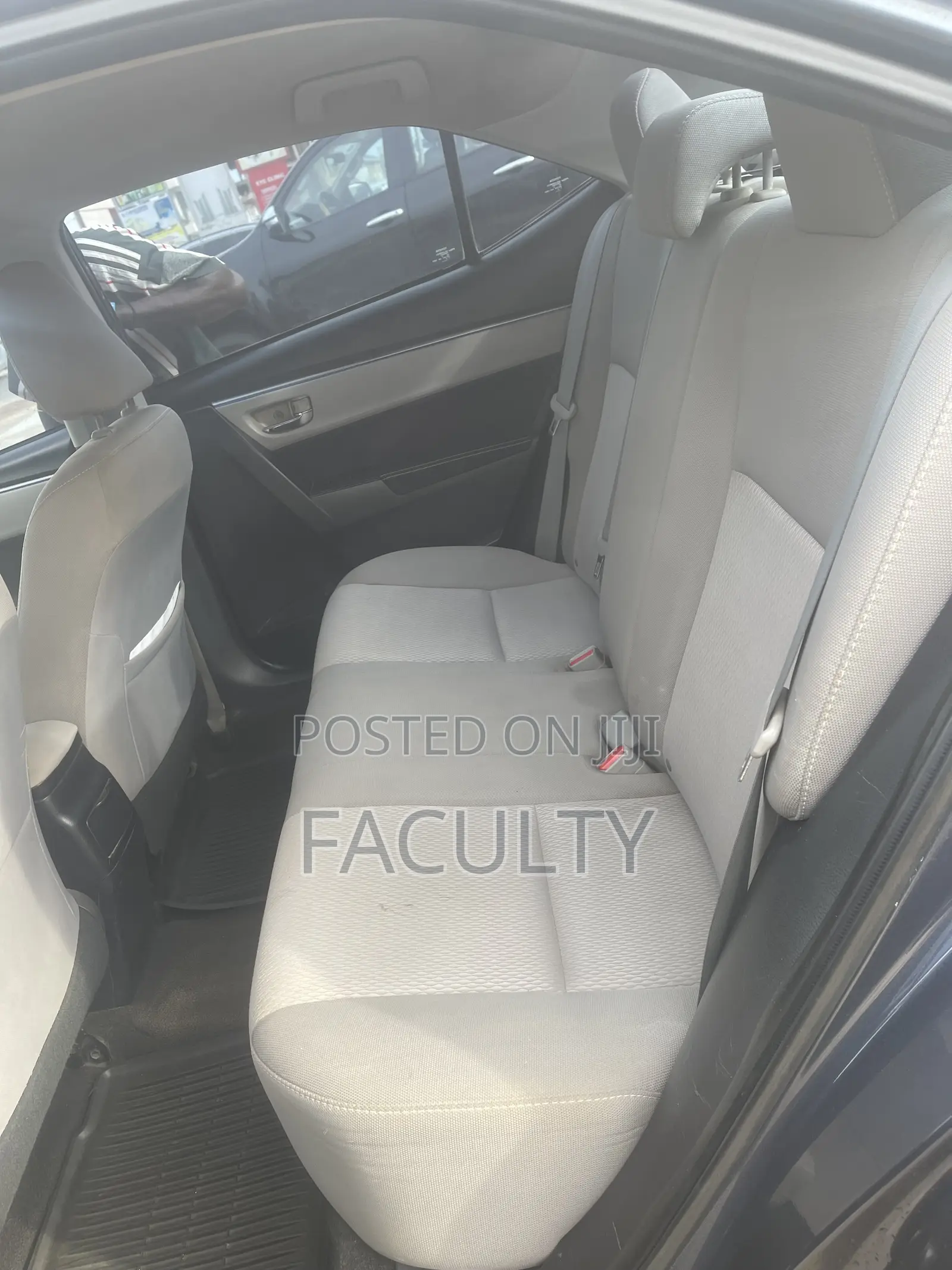 Toyota Corolla LE Premium 4dr Sedan (1.8L 4cyl CVT) 2015 Gray