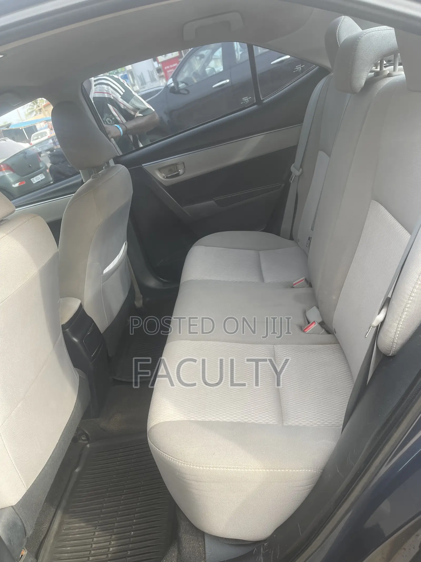 Toyota Corolla LE Premium 4dr Sedan (1.8L 4cyl CVT) 2015 Gray