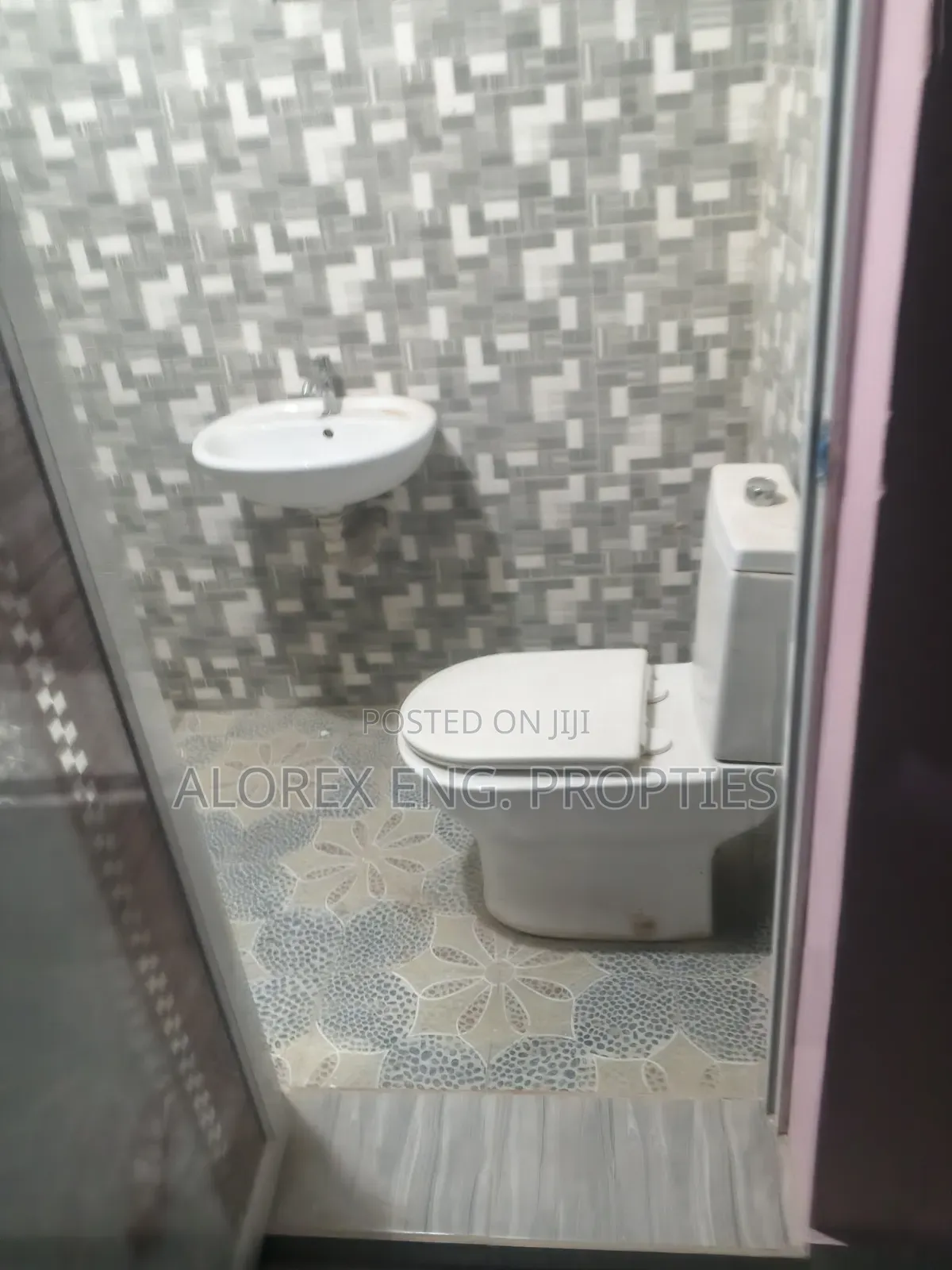 1bdrm Apartment in Adenta, Barrier for rent